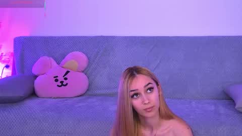 amykentt online show from April 19, 2:38 pm