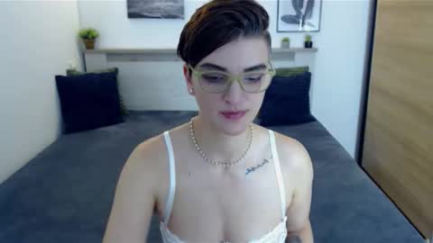 Snapshot of amylexy chatting on November 22, 8:02 am Hi there guys My pleasure in your hands pvt is open online show from November 22, 8:02 am