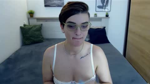 Snapshot of amylexy chatting on December 16, 3:44 am Hi there guys My pleasure in your hands pvt is open online show from December 16, 3:44 am