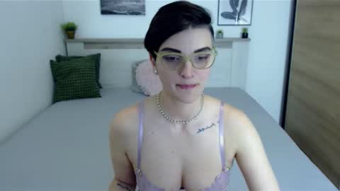 Snapshot of amylexy chatting on February 14, 7:43 pm Hi there guys My pleasure in your hands pvt is open online show from February 14, 7:43 pm