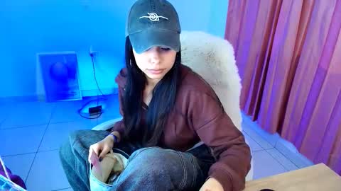 Snapshot of amyolimpo chatting on February 3, 8:08 am Amy ... Nice to meet u thumb up me please its important online show from February 3, 8:08 am