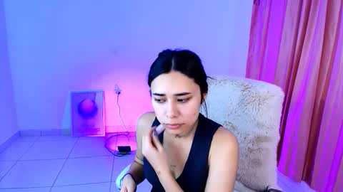 Snapshot of amyolimpo chatting on February 12, 11:11 pm Amy ... Nice to meet u thumb up me please its important online show from February 12, 11:11 pm