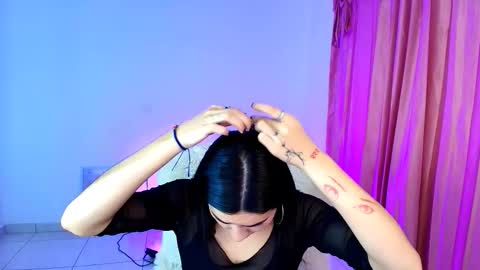 Snapshot of amyolimpo chatting on February 17, 10:16 pm Amy ... Nice to meet u thumb up me please its important online show from February 17, 10:16 pm