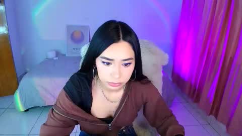 Snapshot of amyolimpo chatting on February 25, 11:36 pm Amy ... Nice to meet u thumb up me please its important online show from February 25, 11:36 pm