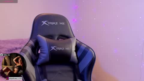 Snapshot of amypond__ chatting on October 24, 10:33 am Amy online show from October 24, 10:33 am