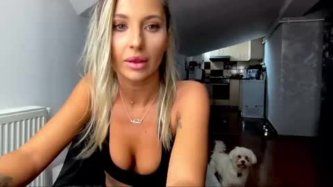 amyroberta92 online show from December 8, 9:57 am