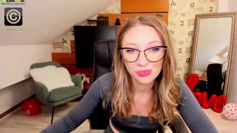 Snapshot of amyrossie chatting on February 21, 1:00 pm AmyRossie online show from February 21, 1:00 pm