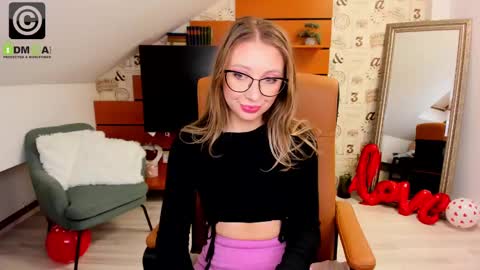 Snapshot of amyrossie chatting on February 27, 3:37 pm AmyRossie online show from February 27, 3:37 pm