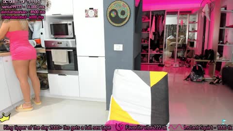 Snapshot of amysuperheroes chatting on October 18, 8:15 am Next stream Dec 3 online show from October 18, 8:15 am