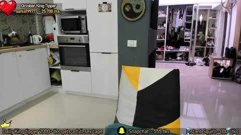 Snapshot of amysuperheroes chatting on November 6, 2:29 pm Next stream Dec 3 online show from November 6, 2:29 pm