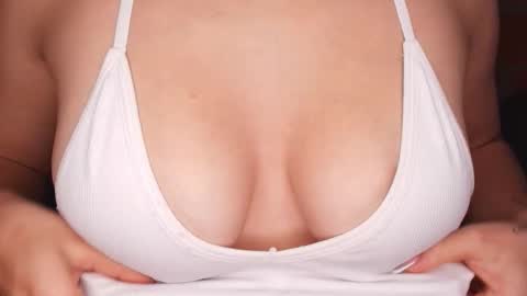 IG amyw0w   online show from December 18, 6:47 pm