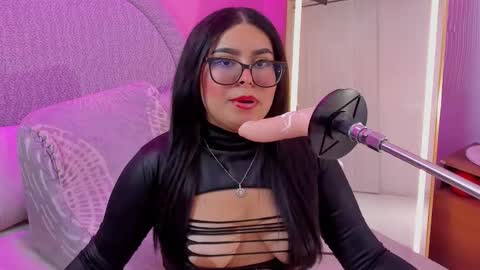 Snapshot of amywhitte_ chatting on November 18, 8:13 pm amywhitte_ online show from November 18, 8:13 pm