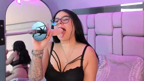 Snapshot of amywhitte_ chatting on December 4, 7:55 pm amywhitte_ online show from December 4, 7:55 pm