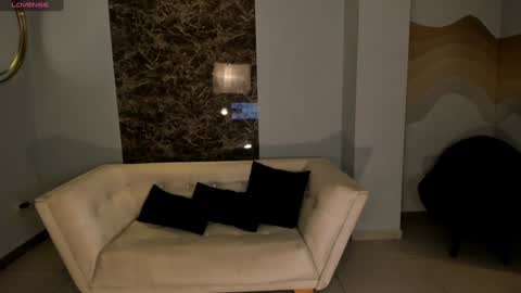 Snapshot of amywoods chatting on December 4, 10:24 am online show from December 4, 10:24 am
