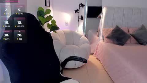 Snapshot of amywoods chatting on June 11, 9:46 pm online show from June 11, 9:46 pm
