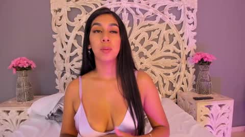 Snapshot of ana_gonzalez chatting on April 30, 9:19 pm Ana Gonzalez online show from April 30, 9:19 pm