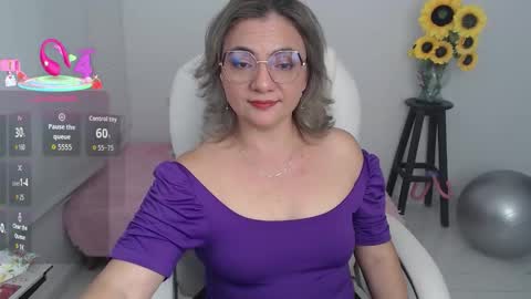 Snapshot of ana_hotmilfx chatting on October 6, 12:08 am ANA online show from October 6, 12:08 am