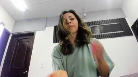 Snapshot of ana_spencerr chatting on February 4, 11:27 am Ana online show from February 4, 11:27 am