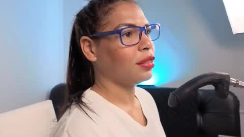 Snapshot of anabel693_ chatting on February 15, 2:14 pm Anabel Alice Gandara online show from February 15, 2:14 pm