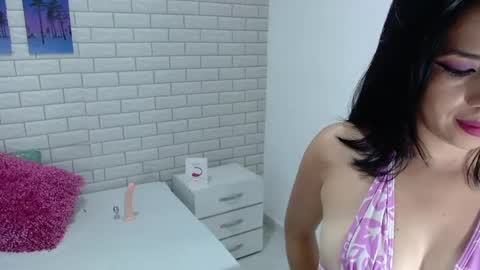 Snapshot of anabella_04 chatting on October 10, 11:59 pm anabella_04 online show from October 10, 11:59 pm