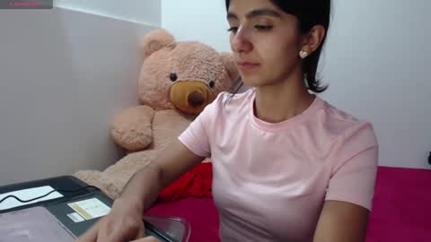 Snapshot of anahibrowns95 chatting on May 14, 9:10 pm Anahi Browns online show from May 14, 9:10 pm