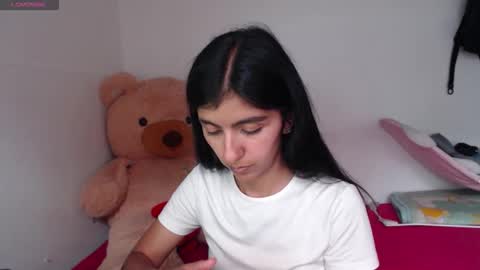 Snapshot of anahibrowns95 chatting on May 29, 8:40 pm Anahi Browns online show from May 29, 8:40 pm