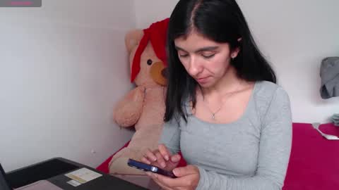 Snapshot of anahibrowns95 chatting on June 9, 5:24 pm Anahi Browns online show from June 9, 5:24 pm