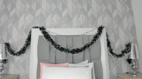   online show from December 18, 11:27 am