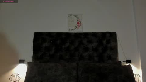 ..a n a i s  c o o p e r .. online show from April 6, 3:37 am