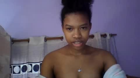 anaissa23 online show from August 4, 7:00 am
