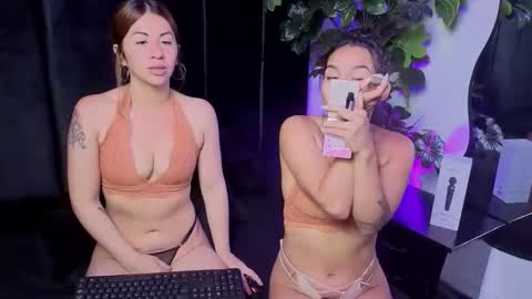 AbbyAndAntonela online show from April 27, 1:53 pm