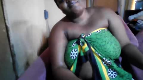Snapshot of analslut1987 chatting on February 20, 7:12 am analslut1987 online show from February 20, 7:12 am