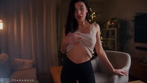 Ana online show from December 19, 9:33 pm