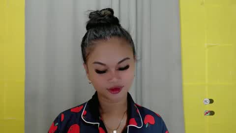 Snapshot of anaruru_ chatting on January 16, 12:09 pm ANA online show from January 16, 12:09 pm