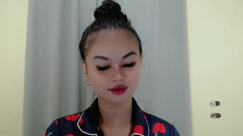 Snapshot of anaruru_ chatting on January 24, 11:15 am ANA online show from January 24, 11:15 am