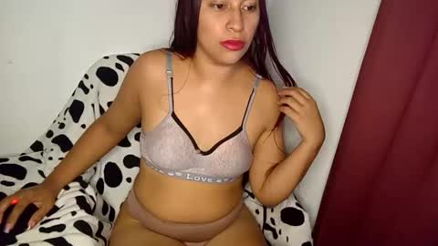 Snapshot of anastacia_snut chatting on April 16, 2:45 am anastacia_snut online show from April 16, 2:45 am
