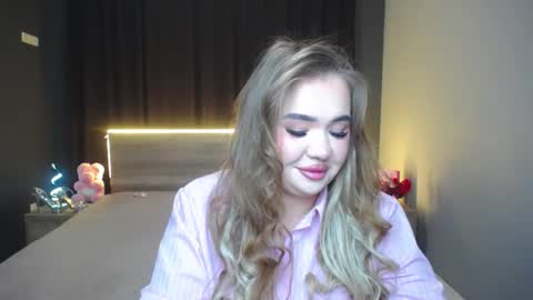 anastacyyellig online show from February 12, 9:10 pm