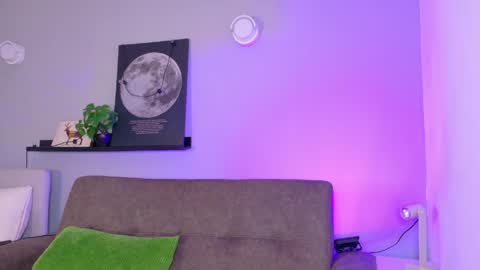 Kendra  online show from April 16, 10:05 am