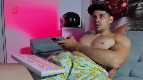 Snapshot of ander_perez chatting on November 11, 1:05 am ANDER online show from November 11, 1:05 am