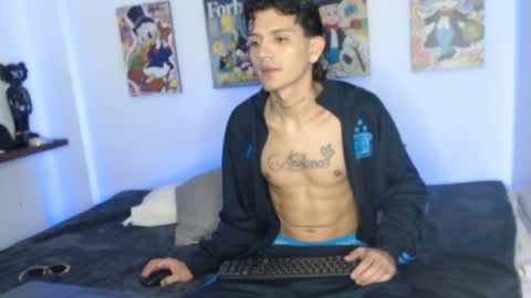 Snapshot of andersonz98 chatting on February 11, 5:47 am andersonZ98 online show from February 11, 5:47 am