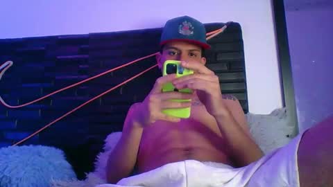 Snapshot of andersonz98 chatting on October 16, 5:08 am andersonZ98 online show from October 16, 5:08 am