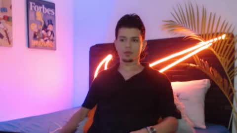 Snapshot of andersonz98 chatting on December 16, 6:51 am andersonZ98 online show from December 16, 6:51 am