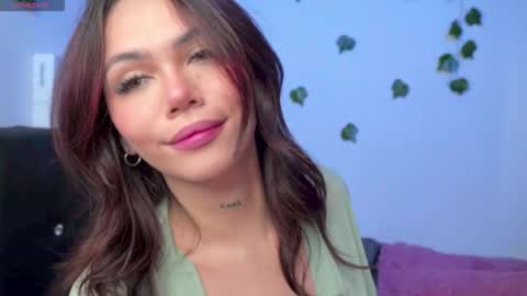 Snapshot of andra_rosse chatting on February 12, 9:43 pm Andra de la Rosse online show from February 12, 9:43 pm