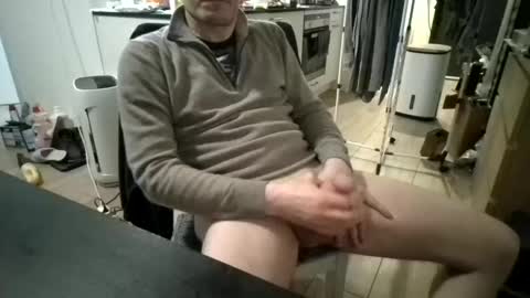 Snapshot of andre7760 chatting on March 6, 2:29 pm my skyp ericson1976 online show from March 6, 2:29 pm