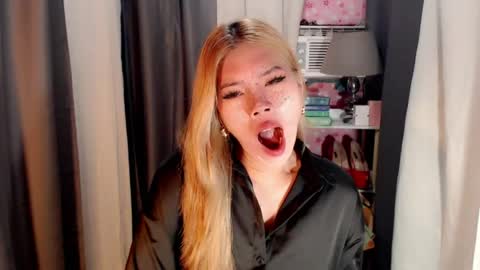 Snapshot of andrea06121998 chatting on July 8, 5:28 pm andrea06121998 online show from July 8, 5:28 pm