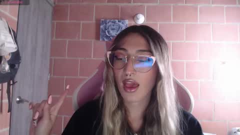 Andrea  online show from February 3, 2:22 pm