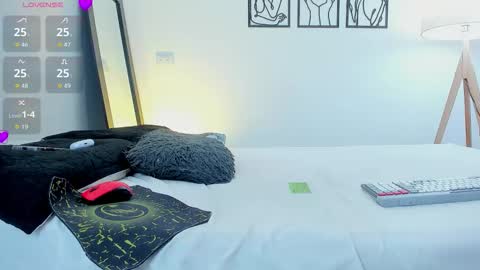 Snapshot of andrea_cherryy_ chatting on February 25, 11:53 am Andrea Cherry online show from February 25, 11:53 am