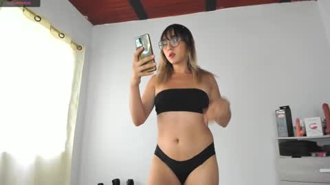 Snapshot of andrea_hillss2 chatting on January 6, 3:51 pm ANDREA online show from January 6, 3:51 pm