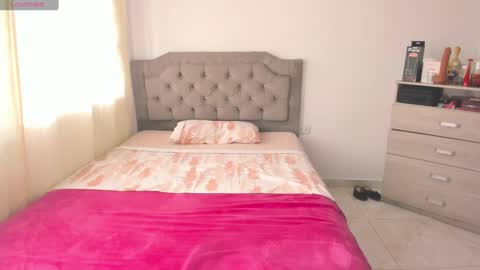 Snapshot of andrea_hillss2 chatting on February 10, 4:58 pm ANDREA online show from February 10, 4:58 pm