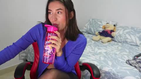 Snapshot of andrea_loaiza2 chatting on December 16, 11:10 pm Andrea online show from December 16, 11:10 pm